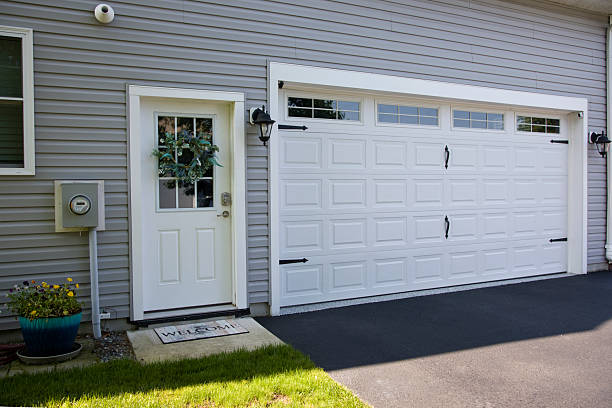 24/7 Emergency Garage Door Panel Replacement experts in Indiantown, FL